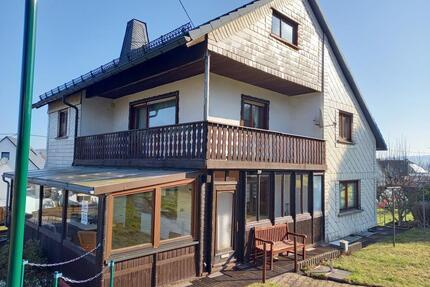 Freistehendes Ein bis Zweifamilienhaus am Waldrand im Westerwald - Hellenhahn-Schellenberg