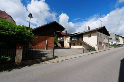 Wohnhaus mit Anbau - drei Wohnungen- 783 - Tann