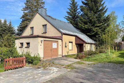Freistehendes Einfamilienhaus mit grossem Garten in Schlettau