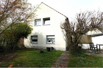 Wohnen im Grünen: Freistehendes Einfamilienhaus mit einzigartigem Grundstück - Köln Bocklemünd/Mengenich