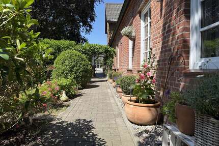 Haus zum Kaufen in Breklum 1.550.000,00 € 584 m²