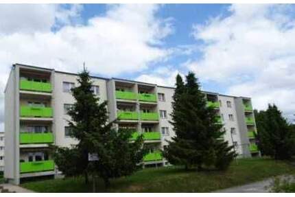 Saniert und neu möbliert - hübsche 3-Zimmer-Eigentumswohnung im Hochparterre in Hohenleuben zu verkaufen