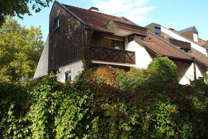 Top Lage - viel Potenzial - 2 Garagen! Älteres REH mit viel Platz und Split-Level-Bauweise! - Landshut West