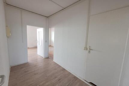 Entspannen über den Dächern der Stadt - 3 Zimmer mit großem privatem Balkon & moderner EBK - Halle (Saale) Silberhöhe