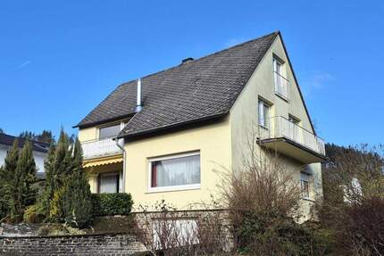 Traben: Großzügiges Raumangebot im Einfamilienhaus mit Garten und Garage in beliebter Wohnlage! - Traben-Trarbach