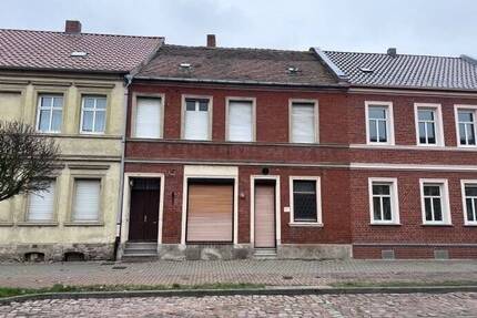 Reihenmittelhaus in guter Lage mit Potenzial - Tangermünde