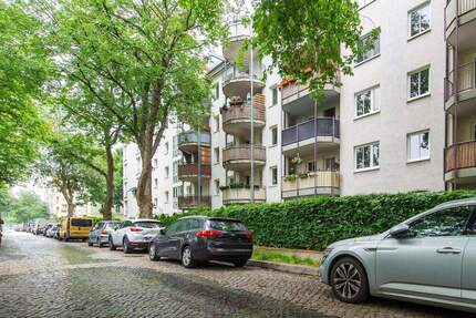 4-Zimmer-Familienwohnung mit Balkon: fußläufig von der Landsberger Allee entfernt - Berlin Alt-Hohenschönhausen