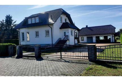 Traumhaftes Einfamilienhaus mit Vollkeller und großzügiger Garage Werkstatt - Rietzneuendorf-Staakow