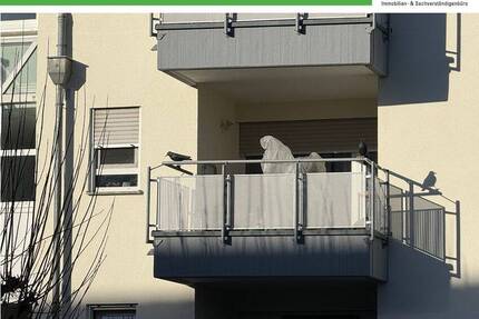 Frisch renoviert und freie 2Zi-Wohnung mit Balkon, TG-Stellplatz, naturnahe Lage - Markgröningen
