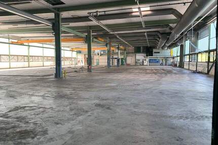 Vielseitig nutzbare Halle mit Büroanteil zu vermieten - Langenzenn