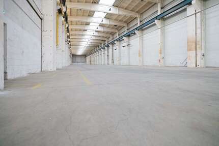 Halle in Berlin 21.510,00 € 2868 m²