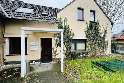 Renovierungsbedürftiges Einfamilienhaus mit kleinem Garten in Hilden