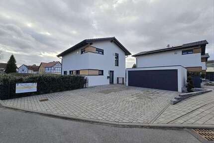 Haus zum Mieten in Harth-Pöllnitz 1.900,00 € 140 m²