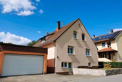 Freistehendes Einfamilienhaus mit viel Platz und großem Garten - Weismain