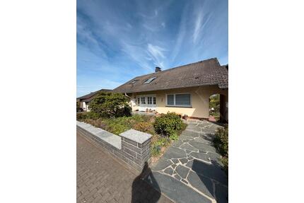 Helle Dachwohnung beste Lage - 1.150,00&nbsp;EUR Kaltmiete, ca.&nbsp; 92,00&nbsp;m&sup2; in Grünberg (PLZ: 35305)