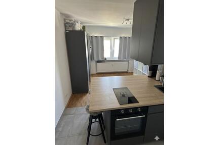 Schöne 1-Zimmer-Wohnung am Hart mit Stellplatz & Keller - München