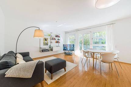 Westend-Süd: Wunderschöne, sanierte 2-Zi.-Wohnung mit Lift, TG-Stellplatz und Balkon - Frankfurt am Main