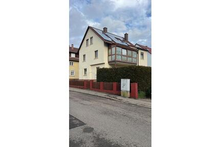 HAUS in Eislingen im ZENTRUM - 3.300,00&nbsp;EUR Kaltmiete, ca.&nbsp; 180,00&nbsp;m&sup2; in Eislingen (Fils) (PLZ: 73054)