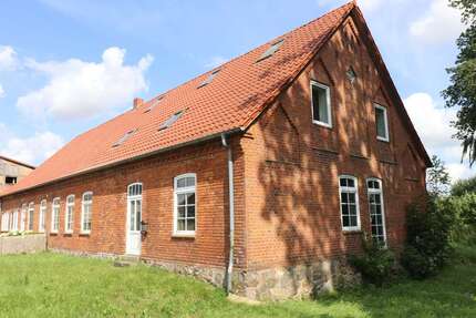 Haus zum Kaufen in Behren-Lübzin 170.000,00 € 230 m²