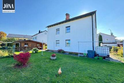 Zweifamilienhaus in ruhiger Lage mit pflegeleichtem Garten und zwei Garagen - Schwarzenbach an der Saale Schwarzenbach a d Saale