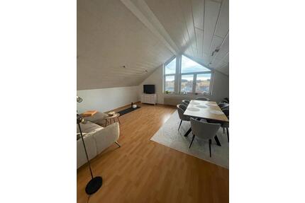 Sonnige 2,5-Zi-DG-Wohnung mit Einbauküche in Unterankenreute - Schlier