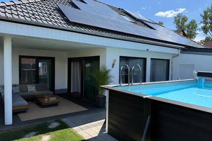 Bungalow-Highlight: Modern wohnen + ca. 120 m2 zusätzliche Fläche - Mössingen