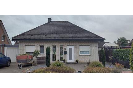 Wohnhaus mit Ausbaupotential auf großem Grundstück - Vörden