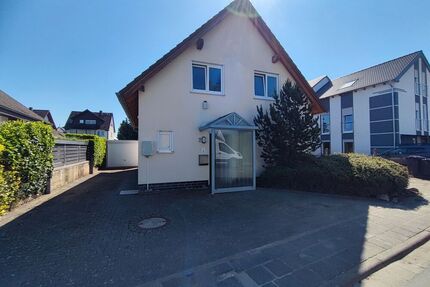 Gepflegtes Einfamilienhaus mit Garage und schönem Grundstück in Groß-Zimmern (Courtage-frei)