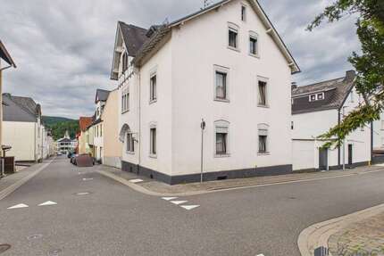 Haus zum Kaufen in Nassau 330.000,00 € 225 m²