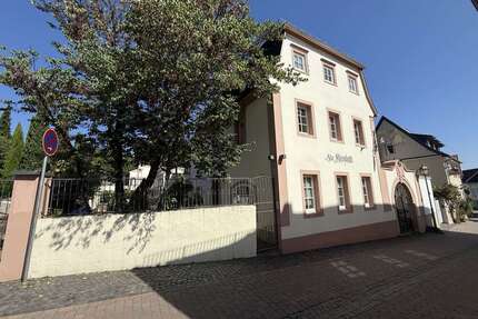 Haus zum Kaufen in Walluf 1.200.000,00 € 383.01 m²