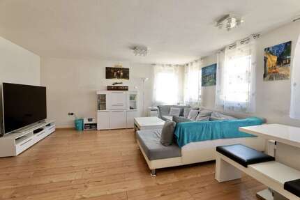 Haus zum Kaufen in Metzingen 350.000,00 € 163.81 m²