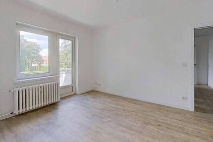 ERSTBEZUG NACH SANIERUNG: Gemütliche 2-Zimmer-Wohnung mit Balkon! - Bielefeld Brackwede