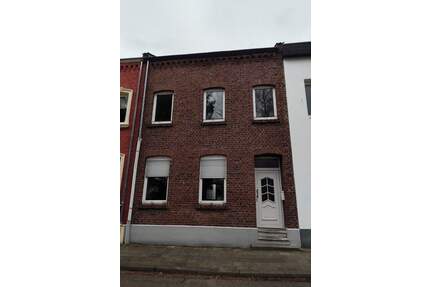 Sanierungsbedürftiges Einfamilienhaus in naturnaher Lage in Herzogenrath