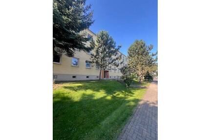 schöne 4-Raum Wohnung mit Balkon - Gröningen Großalsleben