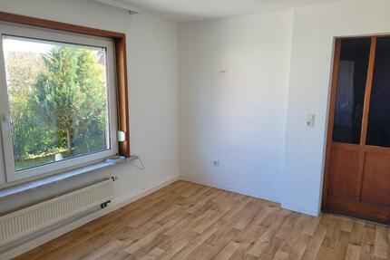 Erdgeschosswohnung in freistehendem Haus mit Garten - Bad Wildungen