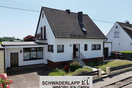 Einfamilienhaus mit EinliegerwohnungBüro auf schönem Grundstück - Ransbach-Baumbach