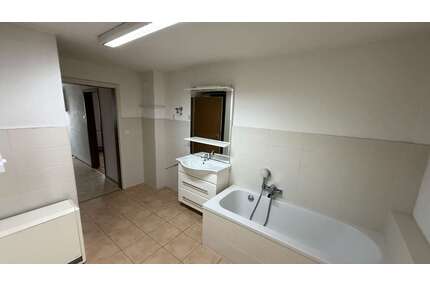 Haus zum Kaufen in Steinheim am Albuch 180.000,00 € 240 m²