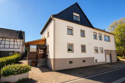 Schönes Ein- Mehrfamilienhaus mit 3 vollwertigen Wohneinheiten - Ellern (Hunsrück)