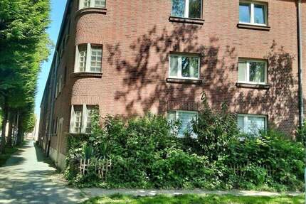 Ihre Chance! Top sanierte 4 Zimmer Wohnung in ruhiger Lage! - Mönchengladbach Geneicken