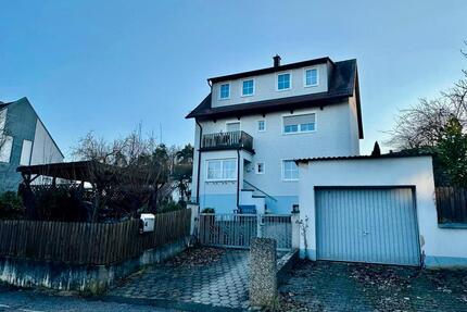 Großzügiges Zweifamilienhaus in ruhiger Lage von Kümmersbruck