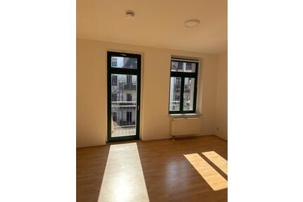 2-Zimmer-Wohnung mit Balkon & Grünblick, EBK & neues Bad, ruhig - Leipzig Südost