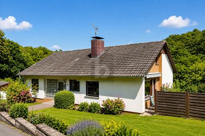 FAMILIENFREUNDLICH  DOPPELGARAGE  GARTEN - Bad Karlshafen