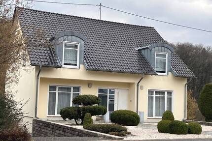 Repräsentatives 6-Zimmer-Einfamilienhaus mit Pool und Einliegerwohnung - Völklingen Lauterbach
