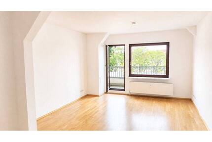 Charmante freie 2-Zimmer-Dachgeschosswohnung mit Balkon in ruhiger Lage nahe Müllerstraße - Berlin Wedding