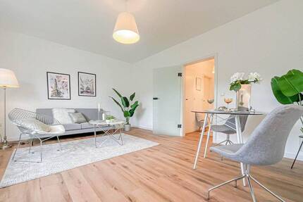 RESERVIERT Moderne & frisch renovierte 2-Zimmer Wohnung mit Balkon & Stellplatz in Hamburg-Schnelsen