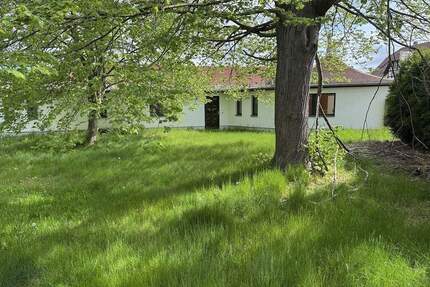 Einfamilienhaus im Bungalowstil in Ullersdorf zum Kauf | sanierungsbedürftig | mit Entwurfsplanung - Radeberg / Ullersdorf bei Radeberg
