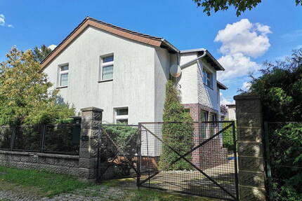 Zweifamilienhaus mit Garten in Berlin - Berlin Mahlsdorf