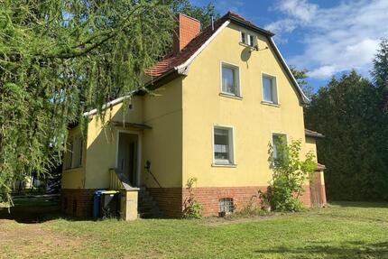 Großes Grundstück mit Haus und Doppelgarage in 15374 Müncheberg