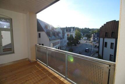Exklusive Familienwohnung mit Loggia, En-Suite-Bad und zweitem Bad im historischen sanierten Gebäude - Stollberg/Erzgebirge
