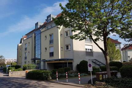 Stilvolle Maisonette-Dachgeschosswohnung mit Balkon, Terrasse und TG-Stellplatz in Dresden-Strehlen